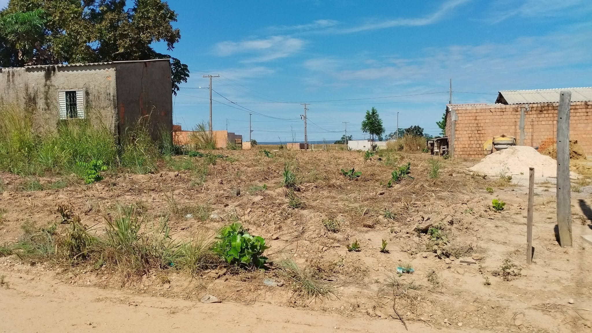 Áreas urbanas - 300 m2 cada uma